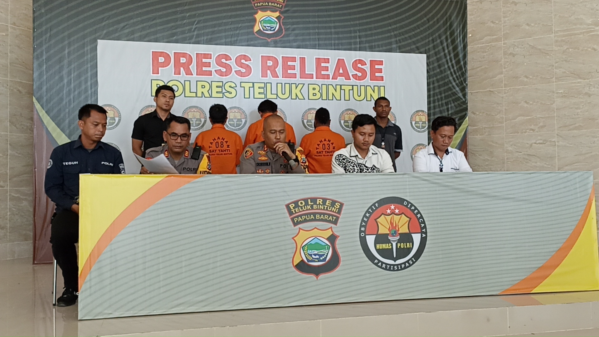 Tangkap Pelaku Ilegal Logging Polres Bintuni Gelar Press Release