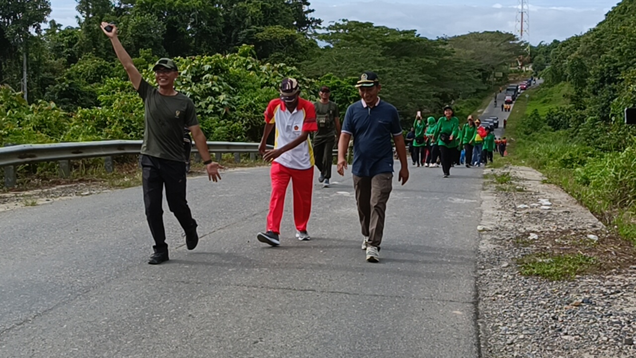 Menjelang HUT TNI ke-78 Kodim 1806/TB Selenggarakan Jalan Santai dan Senam Bersama