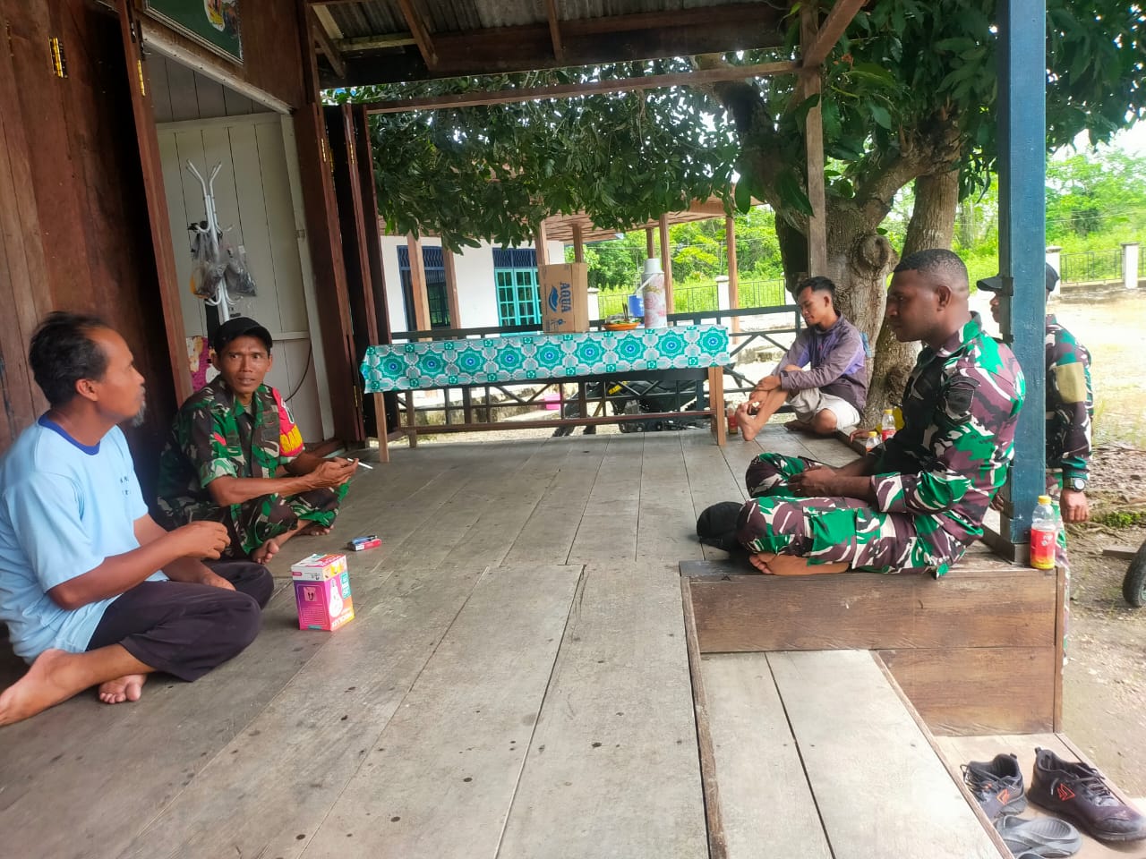 Anggota Koramil Meyado Laksana Kosmos Bersama Warga Binaan Anggota Koramil Meyado Laksana Kosmos Bersama Warga Binaan