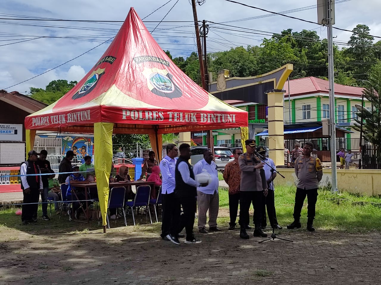 Pemerintah Berkolaborasi Dengan Polres Bintuni Gelar Bazar Murah Jelang Idul Fitri