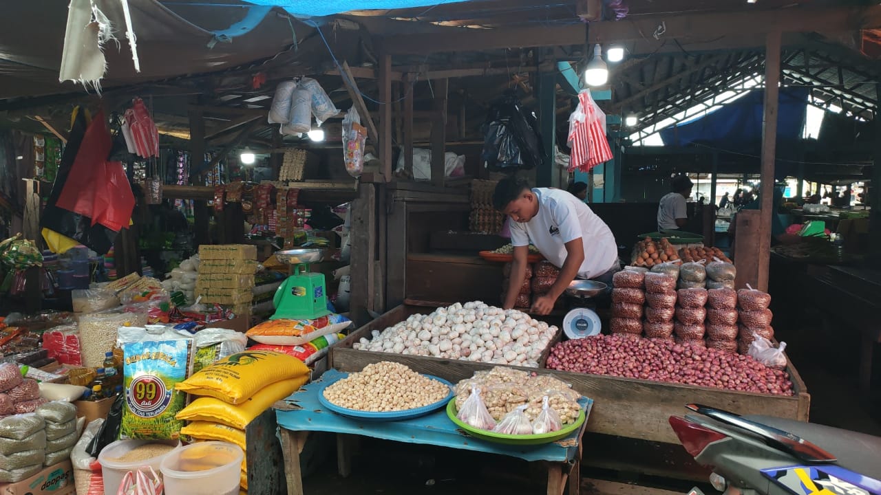 Harga Bapok di Pasar Sentral Bintuni Merangkak Naik Jelang Maulid Nabi