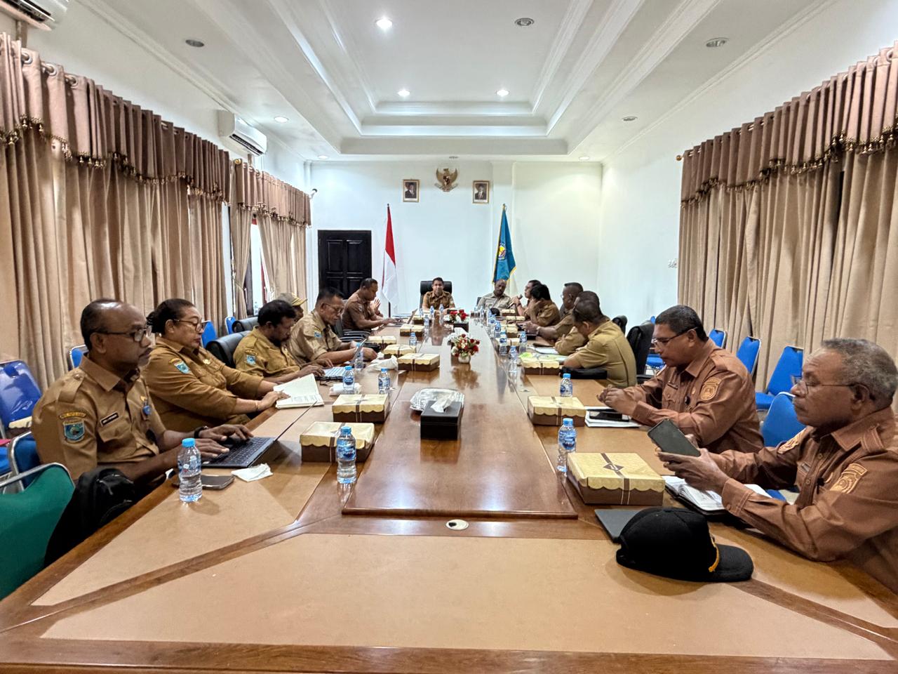 Antisipasi Dampak Terhadap Kenaikan Harga BBM, Bupati Yohanis Manibuy Gerak Cepat Laksanakan Rakor Bersama TPID