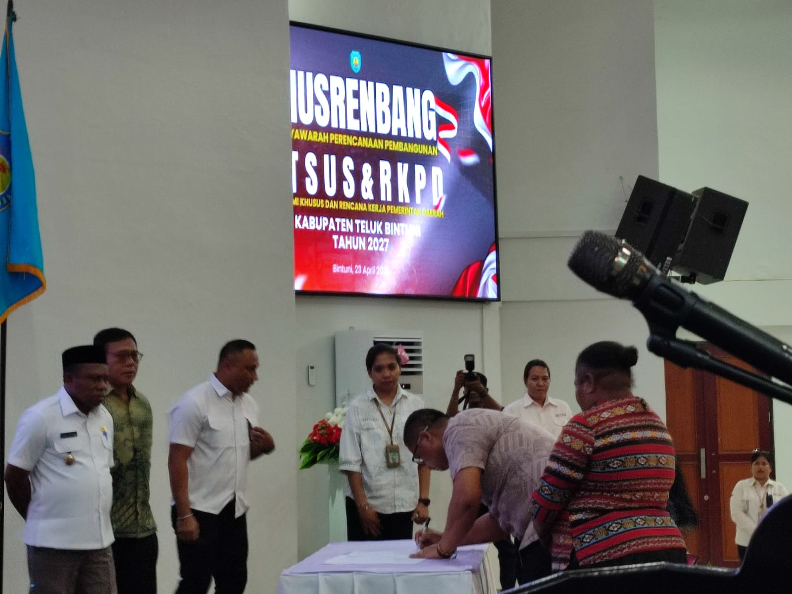 Kepala Distrik Tembuni Melakukan Penandatanganan MoU Berita Acara RKPD Tahun 2027 Bersama Pemda