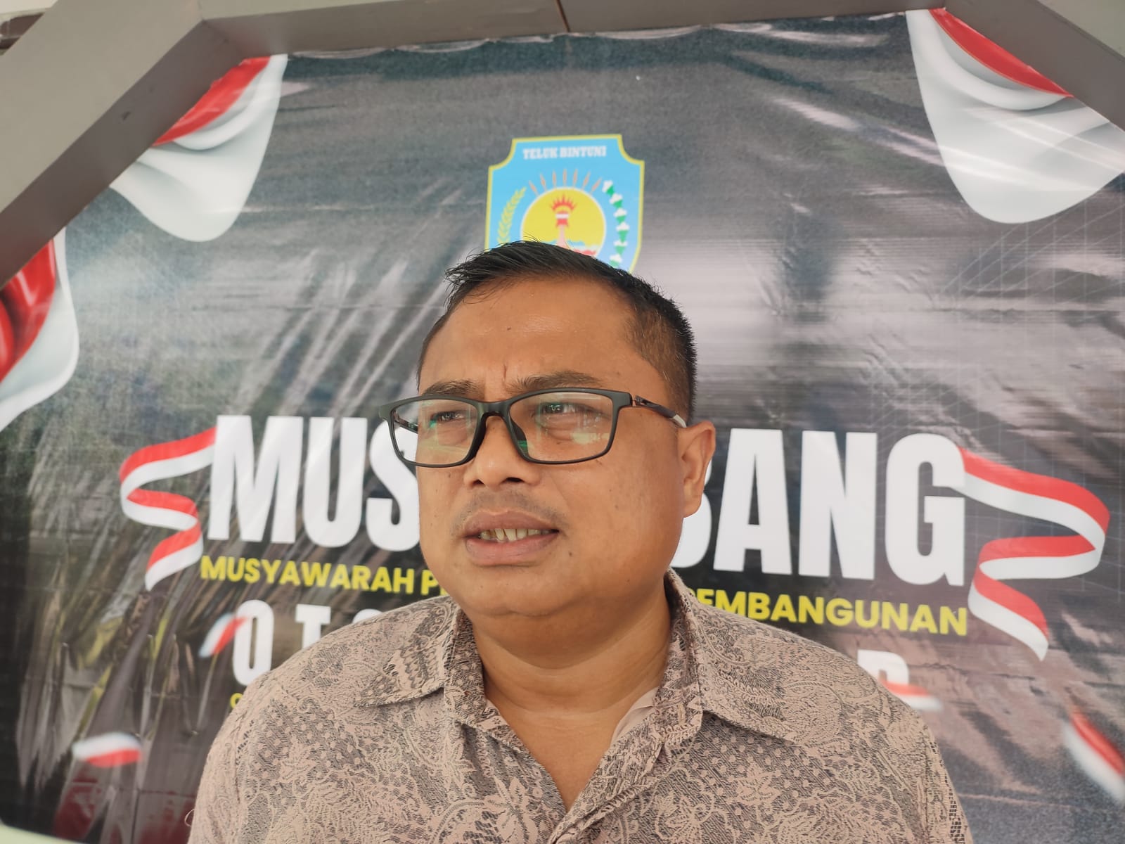 Penyaluran Bantuan Pendidikan Lebih Cepat, Kadin Dikbudpora Henry Berharap Mahasiswa Dapat Menyelesaikan studi Tepat Waktu